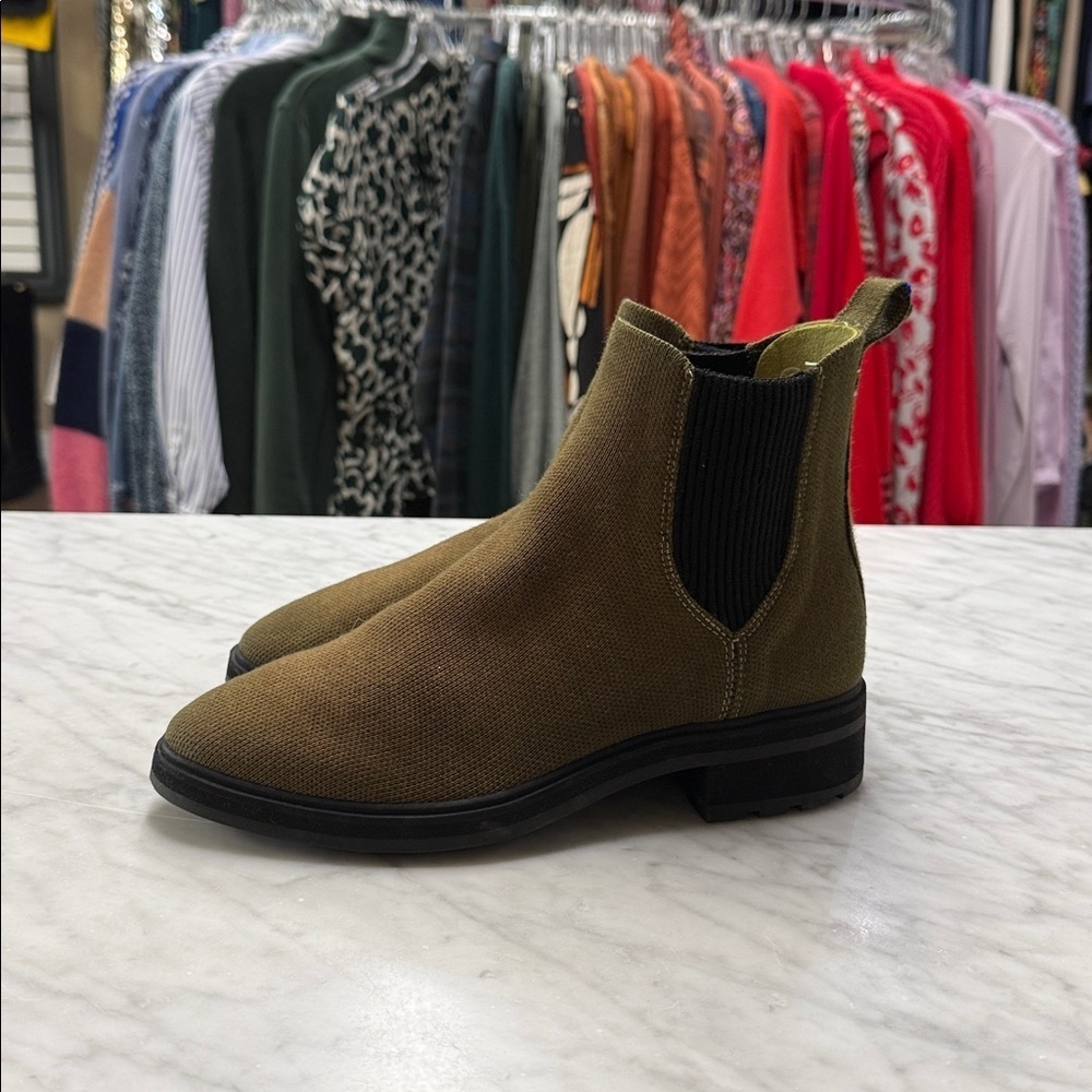 Rothy's Women's The Lug Sole Slip on Chelsea Boot in Brown Chartreuse size 8 TTS - Picture 4 of 16